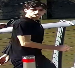 BTPCasey's tweet image. Police investigating a stabbing at Imperial Wharf station have today released this image in connection.
Officers urge anyone who recognises the man can get in touch by texting 61016 or by calling 0800 40 50 40, reference 553 of 18 June.
More 👇
btp.police.uk/news/btp/news/…