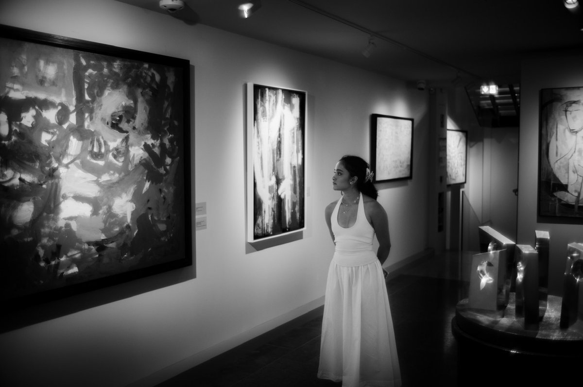 eleesatt's tweet image. Incase you all miss me, I am walking around art gallery, drinking wine and sunbathing.