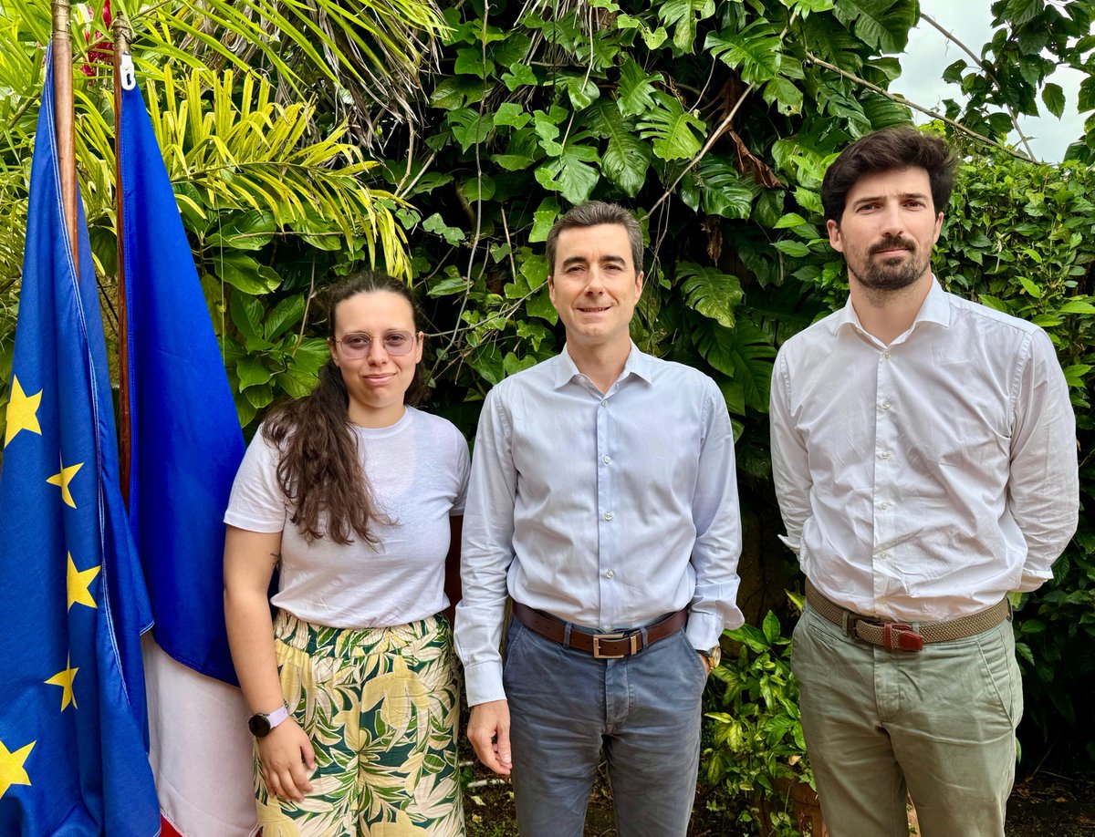 Jean-Baptiste Jeangène Vilmer (@jeangene_vilmer) on Twitter photo Bienvenue à Ophélie Quilboeuf, nouvelle responsable de <a href="/FVolontaires/">France Volontaires</a> au Vanuatu. Il y a en ce moment une dizaine de volontaires français au Vanuatu, dans de nombreux secteurs. Ils ont désormais une coordinatrice qui pourra faire monter cette équipe en puissance. Bienvenue à Ophélie Quilboeuf, nouvelle responsable de <a href="/FVolontaires/">France Volontaires</a> au Vanuatu. Il y a en ce moment une dizaine de volontaires français au Vanuatu, dans de nombreux secteurs. Ils ont désormais une coordinatrice qui pourra faire monter cette équipe en puissance.