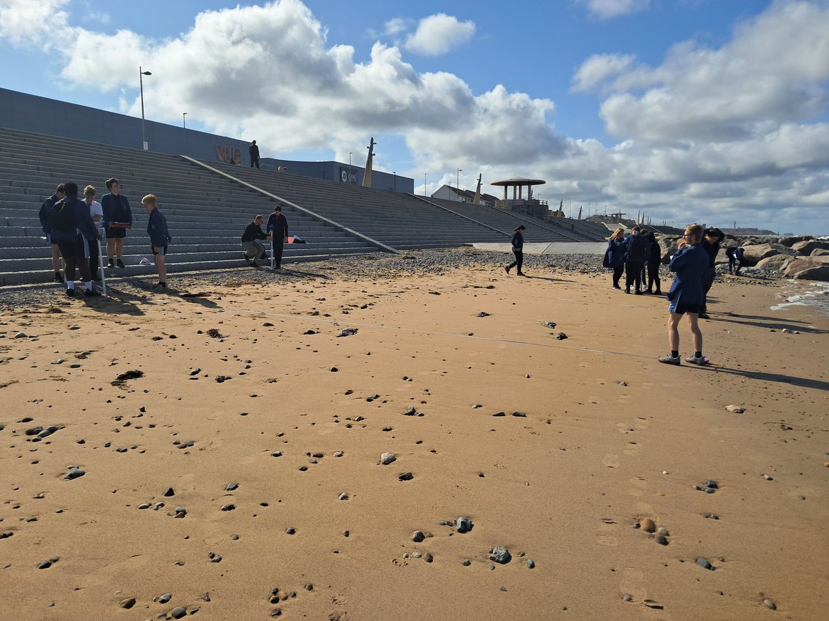 Y10 are enjoying their Humanities Drop-down day with Historians focusing on the development of medicine over time and Geographers popping out to Cleveleys to measure the gradient of the beach to explore the effect of beach management. #BeaStar #StarHumanities