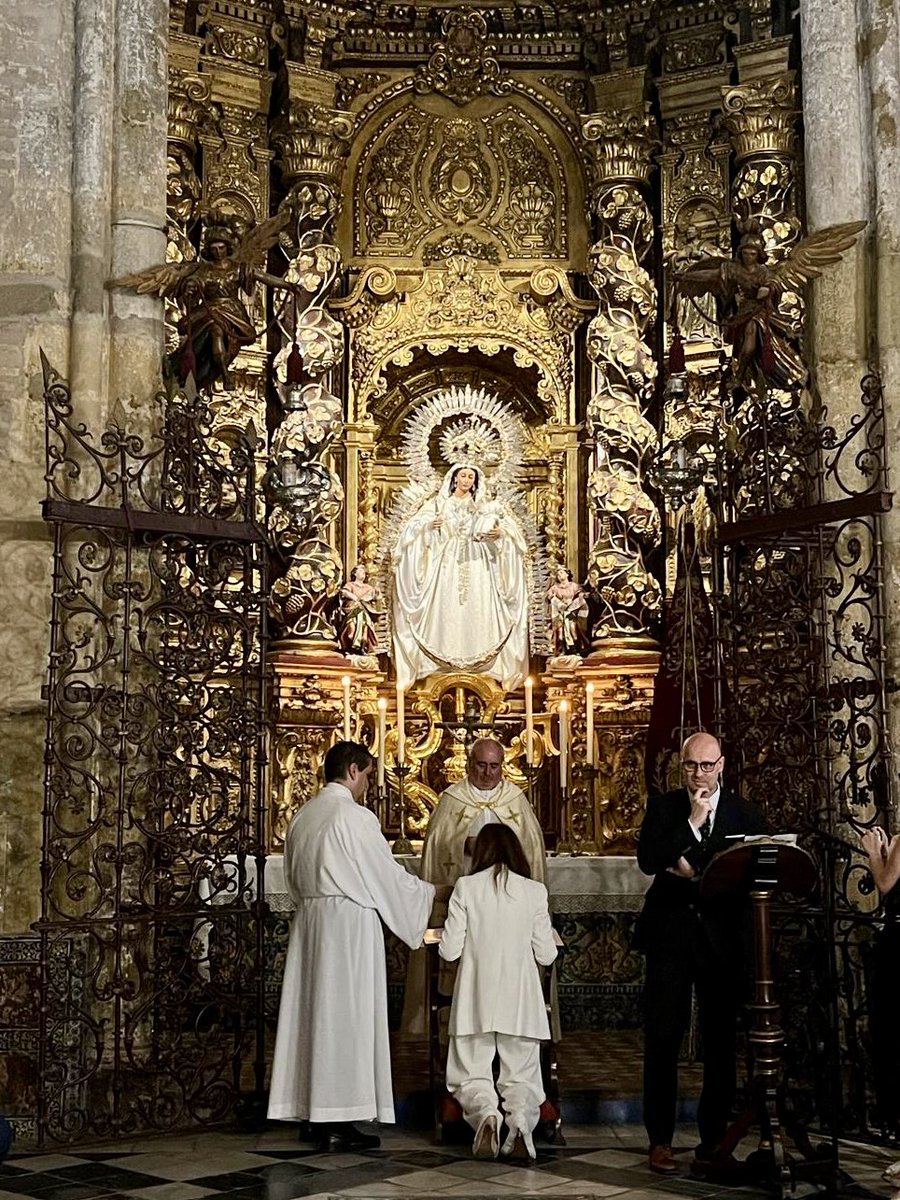En la tarde de ayer, domingo 6 de julio, tuvo lugar la toma de posesión de la nueva junta de gobierno encabezada por N.H.Dª. Rosario Basterra Mingorance en <a href="/SantaAnaTriana/">Real Parroquia de Señora Santa Ana</a>. 

Agradecemos a las distintas hermandades, al <a href="/ElConsejoSev/">Consejo HH y CC Sevilla</a> y al <a href="/DtoTriana/">Distrito Triana (Sevilla)</a> su asistencia.