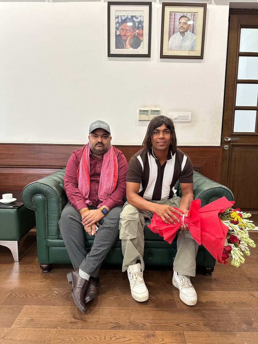 nedricknews's tweet image. समाजवादी पार्टी सुप्रीमो अखिलेश यादव ने बिहार के राजा यादव को लखनऊ कार्यालय बुलाकर मुलाकात की...
#SamajwadiParty #AkhileshYadav #RajaYadav #Nedricknews