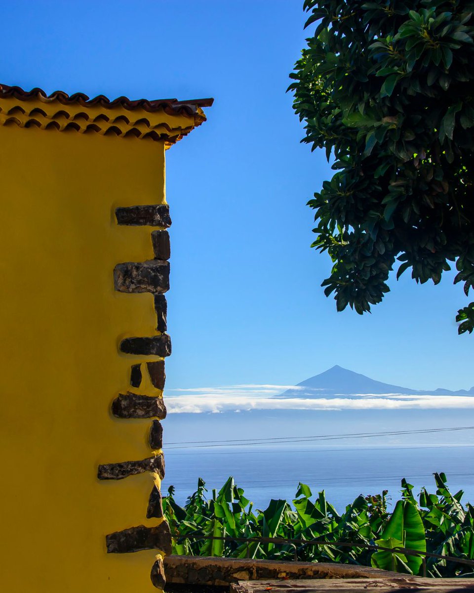 TurismoLaGomera's tweet photo. 🌿 #Agulo, el bombón de La Gomera 💚
Un pueblo de cuento en el norte de la isla, con calles empedradas, casitas mimadas y vistas de ensueño al Teide. 🌋✨
Déjate llevar por su encanto rural y descubre por qué enamora a quien lo visita. https://t.co/JDlun2Hfxj