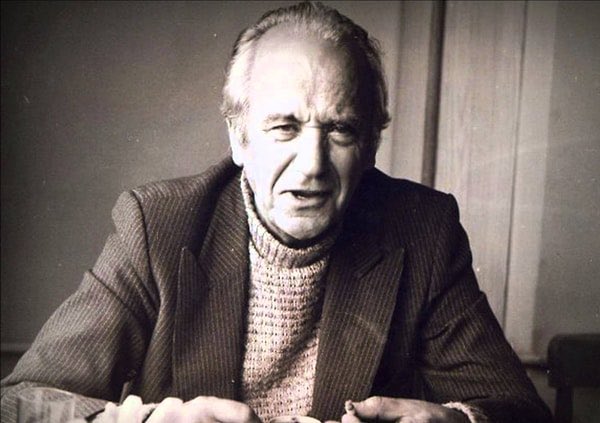 Ölüm yıldönümünde saygıyla anıyorum…

“Sen halkın uyanmasını bekliyorsun, oysa o namussuzlar, geceyi uzatmak için elinden geleni yapıyorlar.”

Rıfat Ilgaz