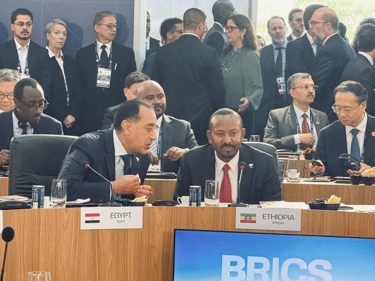 Natnael Mekonnen (@natnaelmekonne7) on Twitter photo እንዲህ ስራህን ስትሰራ ትከበራለህ። እነሱ መጀመሪያ ያስፈራሩሃል። ሊጥሉህ ይታገላሉ። ከዛ ተስፋ ይቆርጣሉ። በስተመጨረሻም ለምርቃት ትጠራቸዋለህ 🤣
<a href="/AbiyAhmedAli/">Abiy Ahmed Ali 🇪🇹</a> እንዲህ ስራህን ስትሰራ ትከበራለህ። እነሱ መጀመሪያ ያስፈራሩሃል። ሊጥሉህ ይታገላሉ። ከዛ ተስፋ ይቆርጣሉ። በስተመጨረሻም ለምርቃት ትጠራቸዋለህ 🤣
<a href="/AbiyAhmedAli/">Abiy Ahmed Ali 🇪🇹</a>