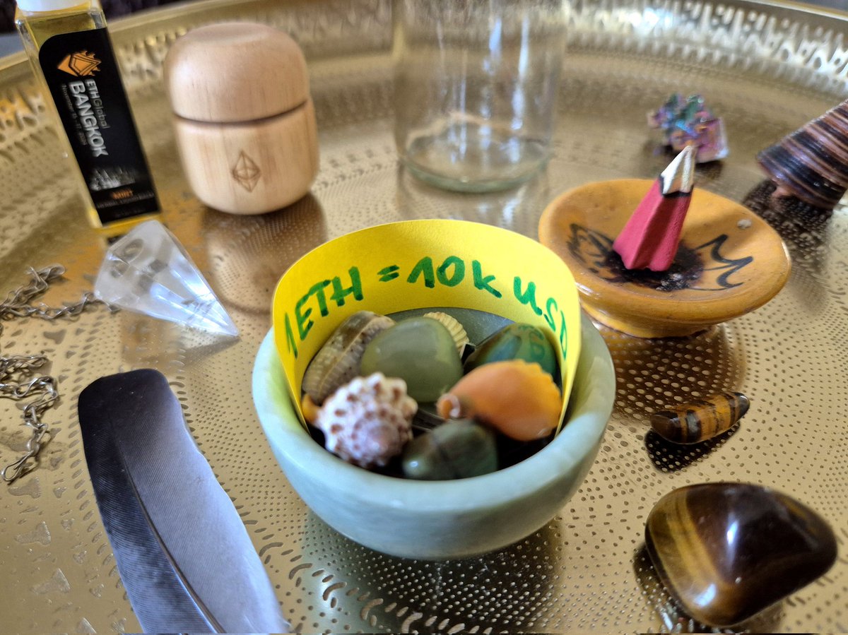 Your friendly prosperity witch is taking care of you all 🧙‍♀️✨
I've made a money bowl to support ETH taking off.
1 ETH = 10K USD and nothing less.
Leave a comment to enhance the intention 🪄