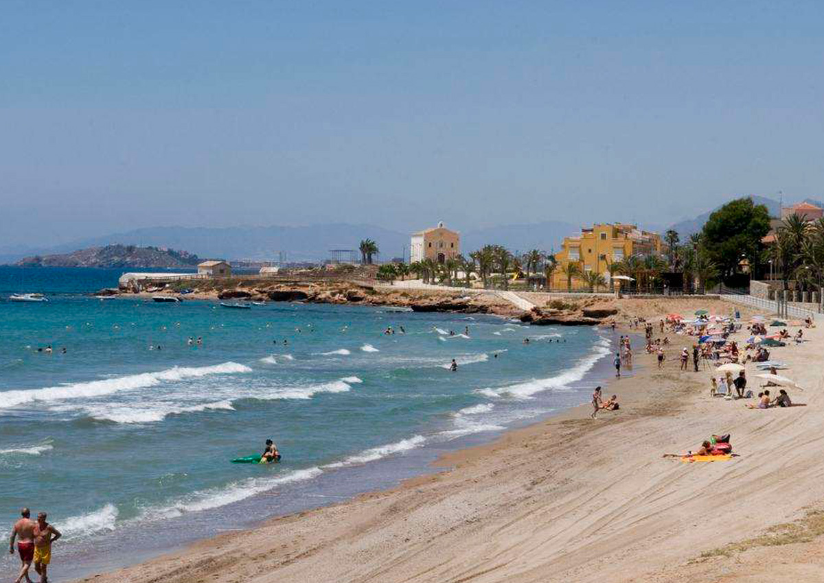 Playa Isla Plana, Bandera Azul y accesible para todos. Arena dorada, servicios adaptados, chiringuito y vigilancia. Verano seguro y cómodo en Cartagena.

#IslaPlana #PlayasCartagena