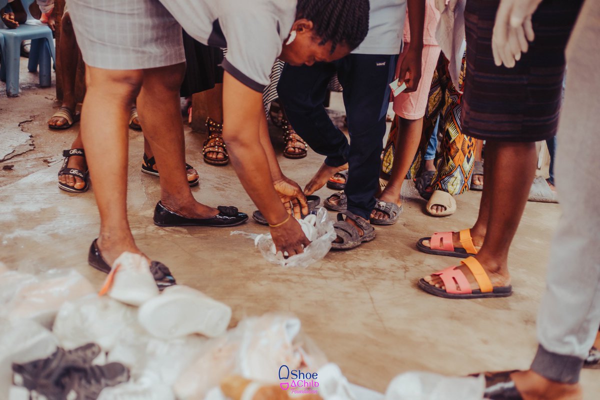 shoeachild's tweet photo. An amazing time was had with the children on Saturday.
We remain committed to bringing smiles to future champions.
#shoeachildfoundation #shoeachild #shoes #voluntering #shoedrive #outreach #mushin #giving https://t.co/vrj5XCc59m