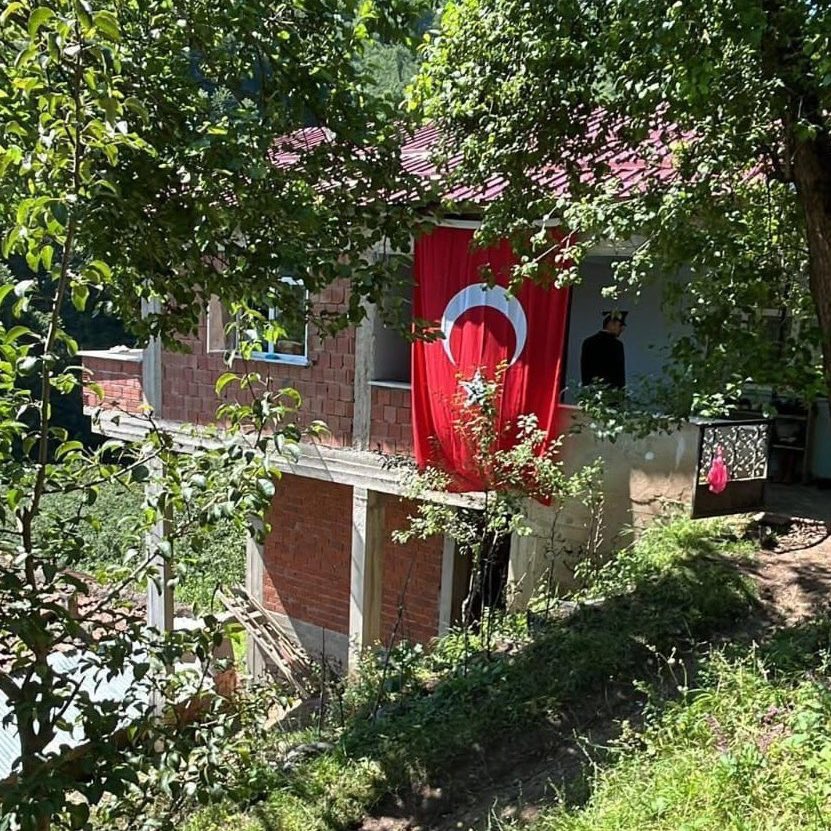Şehitimizin baba ocağındaki evi.