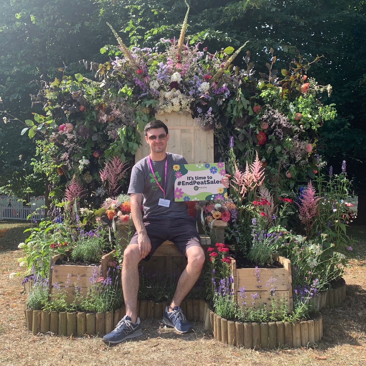 NTExtAffairs's tweet image. Last week we dropped by #RHSHamptonCourt to take a #PeatFreePledge – alongside the @PFpartnership we are telling Government it’s time to end peat sales.