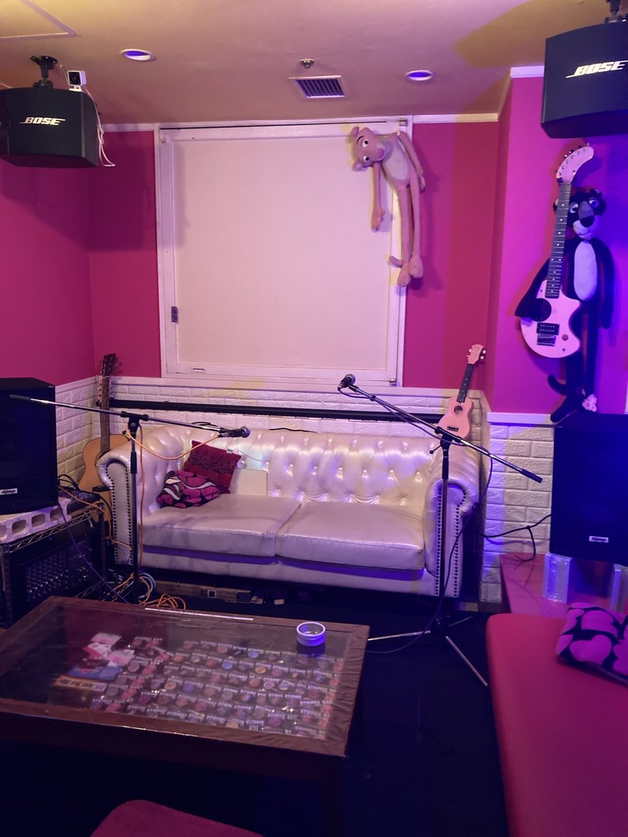 そういえば　色々あってopenmicのセットしたままだ

どなたかギター弾いて歌う人とかいたら是非

かたずける前にご連絡くださいw