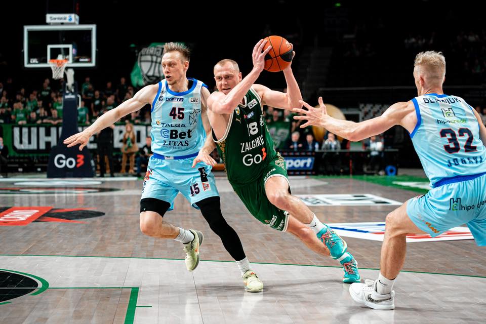 vnb_andrea's tweet photo. 📢 Alen Smailagic ha trovato l'accordo con la Virtus Bologna. Il lungo serbo è già a Bologna e tra oggi e domani sosterrà le visite mediche. 

@VuNereBologna #virtus | via/La Gazzetta dello Sport https://t.co/heOvDwy8Qf