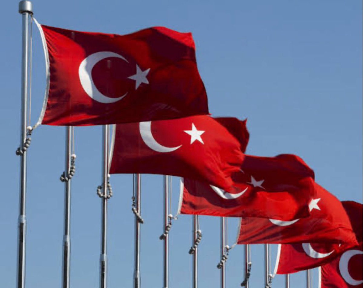 İçimiz yandı içimiz…
12 ana kuzusu evlat, oğul, baba, eş, torun , kardeş, amaca, dayı… 
Şehitlerimiz vatan evlatlarımıza Rabbimiz rahmet eylesin. Cennet mekanlılarımıza minnettarız…🙏🤲❤️🇹🇷