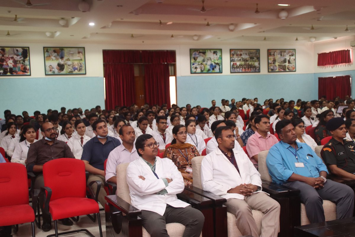 ACDSHyd's tweet image. Students were motivated by  inspiring message from Lt Gen Karanbir Singh Brar, PVSM, AVSM, GOC DB Area: &quot;Never give up after failure. Grow by staying happy and spreading happiness. Let integrity and Indian values be your guiding light. Unity is foundation for lasting success.&quot;