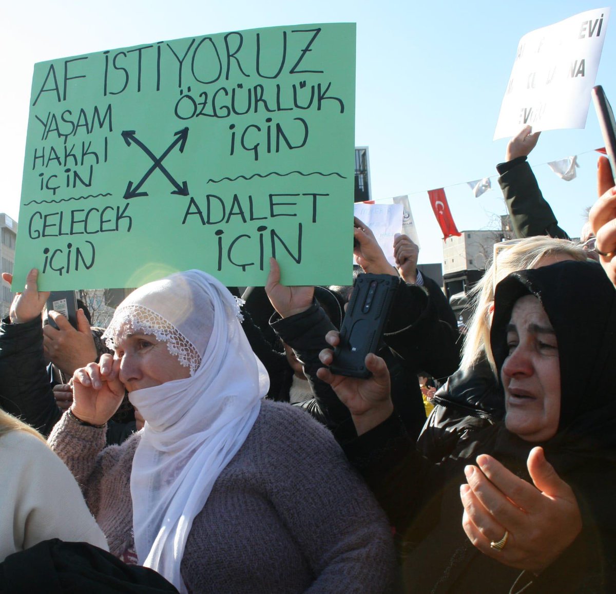 Mahkumlar Köle Değil
<a href="/RTErdogan/">Recep Tayyip Erdoğan</a> <a href="/dbdevletbahceli/">Devlet Bahçeli</a> <a href="/eczozgurozel/">Özgür Özel</a> <a href="/TulayHatim/">Tülay Hatimoğulları</a> <a href="/MDervisogluTR/">Müsavat Dervişoğlu</a> <a href="/TBMMGenelKurulu/">TBMM Genel Kurulu</a>