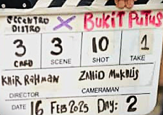 #Filem2026:

"Bukit Putus" terbitan pertama Eccentro Distro. Penerima Dana FINAS pada 2022. Tergendala lama sebab pengarah asal menghilangkan diri selepas ambil bayaran (info: instagram.com/p/DGqVKUszQtF/ )

Tugas pengarahan kini diambil oleh Khir Rahman. Penggambaran Feb &amp; Apr 2025.