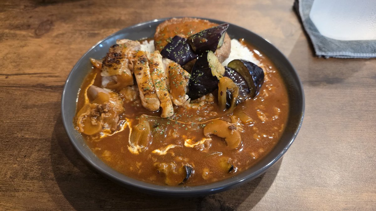 hamerea's tweet image. かもめ軒
最近烏丸にできたハヤシライス専門店。
美味しいしトッピングも豊富で満足できた。
茄子が美味しい