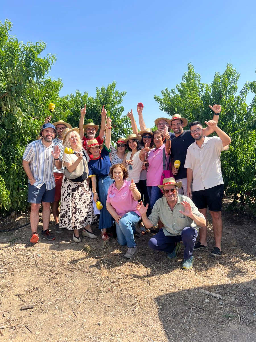 El programa 'Un restaurant caníbal a Berlín' de <a href="/CatalunyaRadio/">Catalunya Ràdio</a> ha fet parada a #Aitona per reflexionar sobre la fruita, el paisatge, la pagesia i la cultura gastronòmica del territori 🍑

🎧 Pots escoltar el programa aquí: shorturl.at/HfDhK