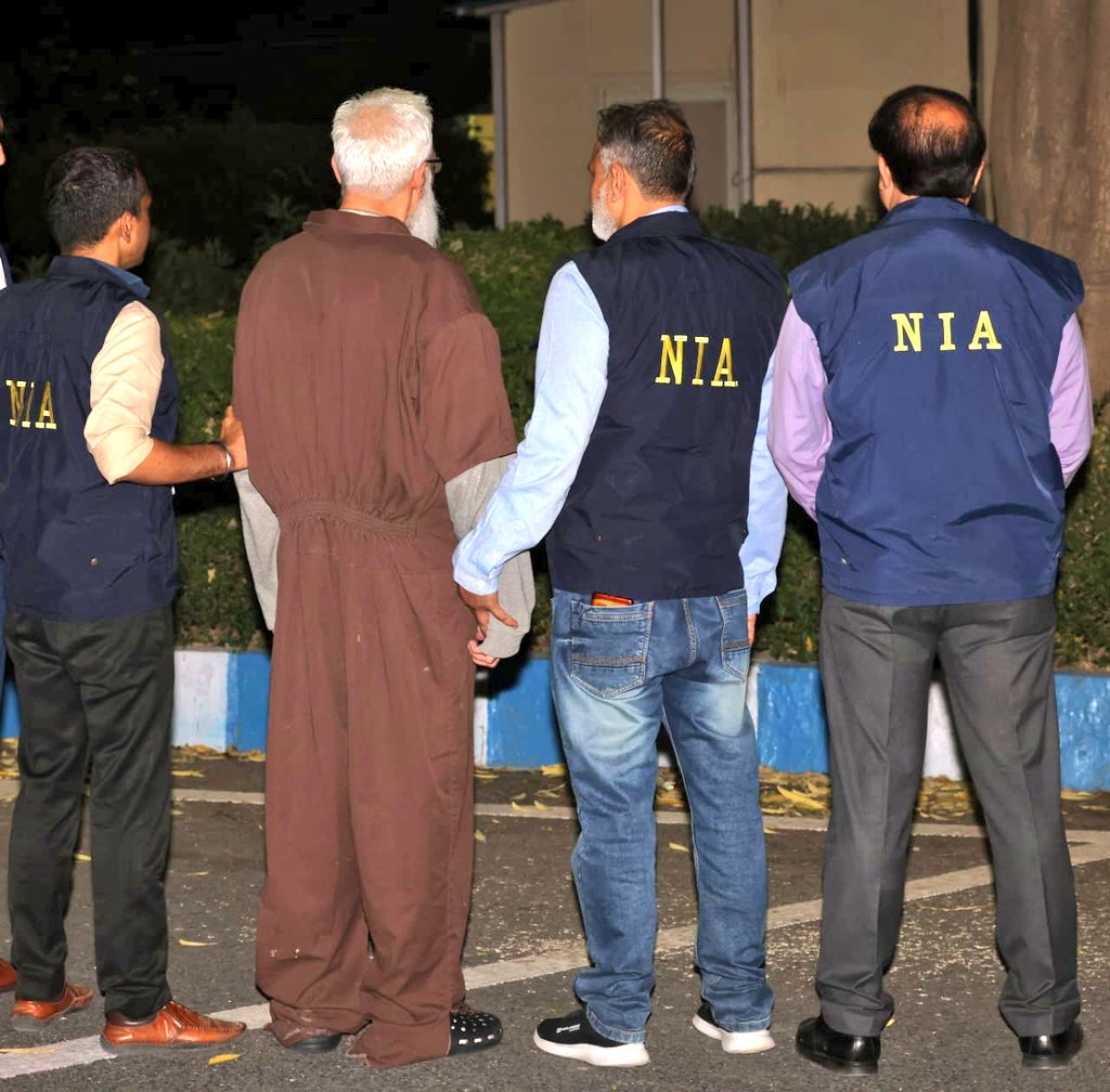 BIG BREAKING 🚨 Tahawwur Rana makes explosive revelations 😳 :

He revealed "🇵🇰 Pakistan military was involved in 26/11 Mumbai attacks."

He has confessed that he was sent by the Pakistani Army during the Khaleej War.

He said he was a trusted agent of the Pakistani Army.

He has
