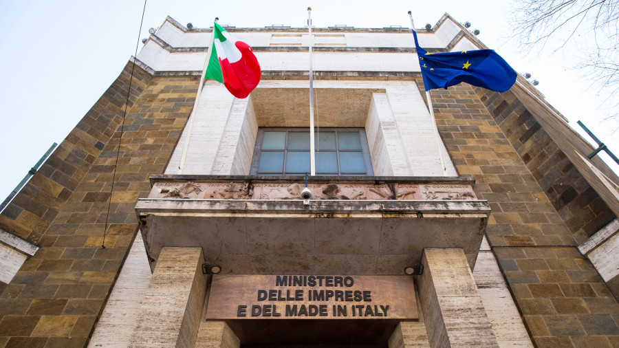 MIMIT (@mimit_gov) on Twitter photo 🇪🇺 Confronto tra ministri 🇮🇹Urso, 🇫🇷 <a href="/FerracciMarc/">Marc Ferracci</a> e rappresentanti 🇩🇪🇪🇸🇵🇱🇳🇱🇧🇪🇭🇺🇸🇰🇨🇿🇸🇪 sulle #industrieenergivore in vista del piano d'azione #UE su rilancio #chimica e #siderurgia.
Ministro "La nostra Alleanza fondamentale per cambiare passo alla UE”.
mimit.gov.it/it/notizie-sta… 🇪🇺 Confronto tra ministri 🇮🇹Urso, 🇫🇷 <a href="/FerracciMarc/">Marc Ferracci</a> e rappresentanti 🇩🇪🇪🇸🇵🇱🇳🇱🇧🇪🇭🇺🇸🇰🇨🇿🇸🇪 sulle #industrieenergivore in vista del piano d'azione #UE su rilancio #chimica e #siderurgia.
Ministro "La nostra Alleanza fondamentale per cambiare passo alla UE”.
mimit.gov.it/it/notizie-sta…
