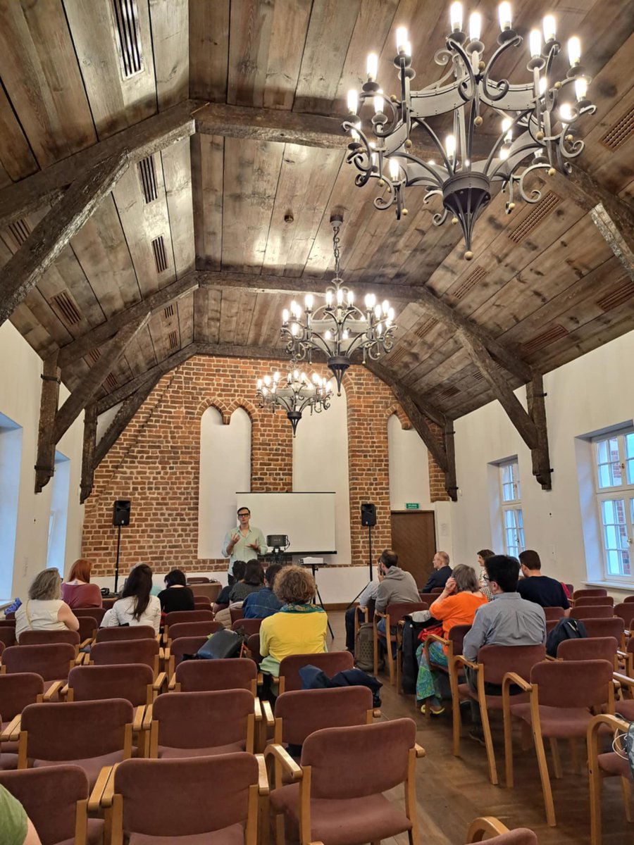 Oleh_Kotsyuba's tweet image. We're off to a great start at this year's Translating Ukraine Summer Institute! Hands-on work in our modules on poetry (taught by Svetlana #Lavochkina), prose (Ali #Kinsella), and nonfiction/academic/witness testimony translation (Lidia #Wolanskyj) started after brief…