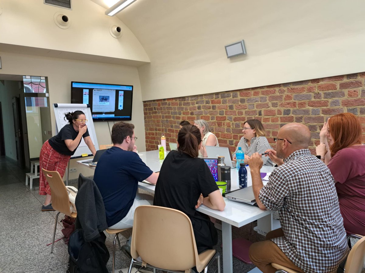 Oleh_Kotsyuba's tweet image. We're off to a great start at this year's Translating Ukraine Summer Institute! Hands-on work in our modules on poetry (taught by Svetlana #Lavochkina), prose (Ali #Kinsella), and nonfiction/academic/witness testimony translation (Lidia #Wolanskyj) started after brief…