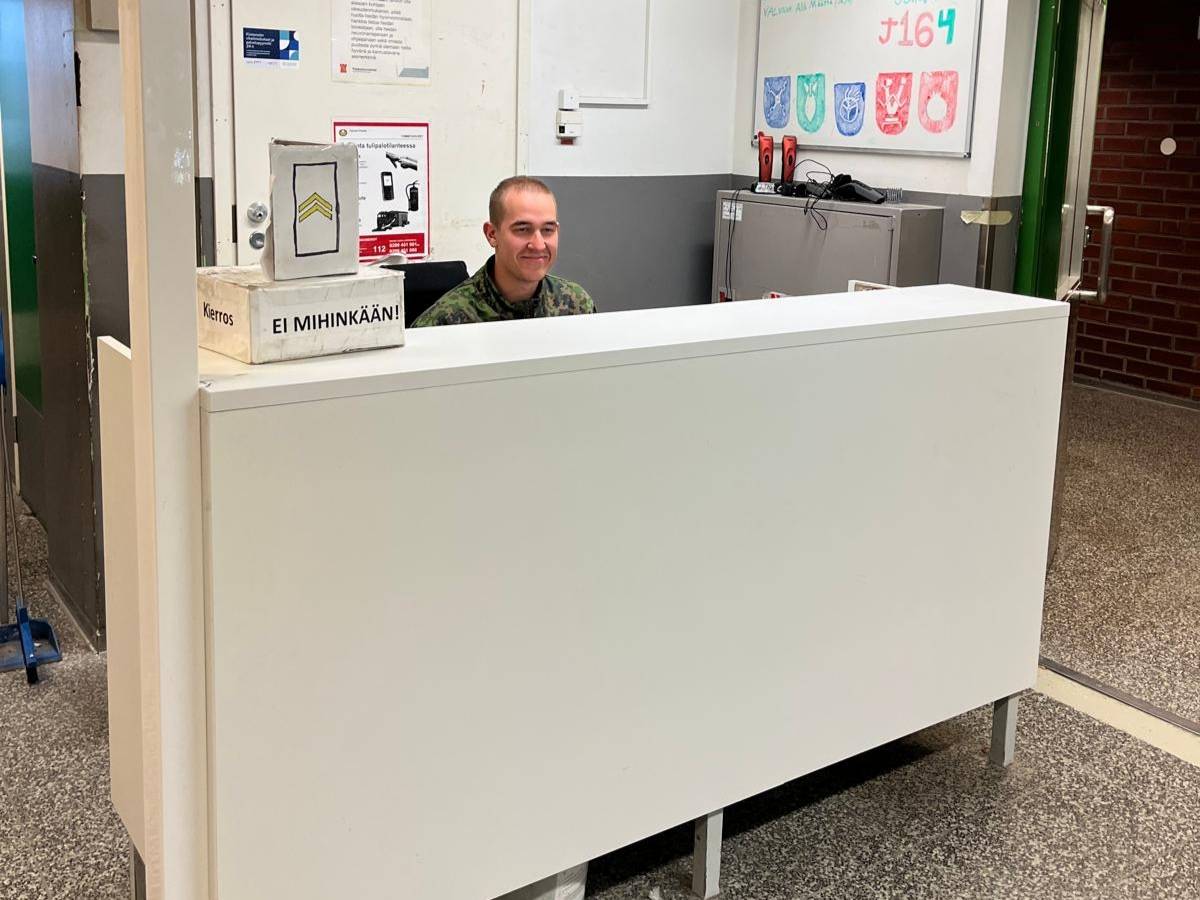 Aamupäivä on ollut hiljaista ja yksiköissä kaikki on valmista ja uusia alokkaita odotetaan paikalle. Iltapäivää kohti väki lisääntyy merkittävästi.

#kaipr #maavoimat #intti #inttiedessä
