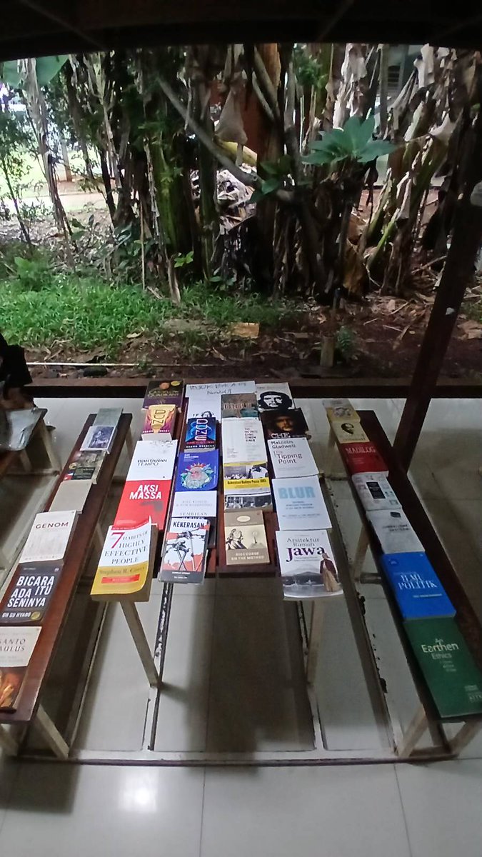 NendaUI's tweet image. YEYY hari ini ada perpusjal gaiss, tapiii kita melipir sedikit dari Rektorat ke Takor FISIP UI yaww