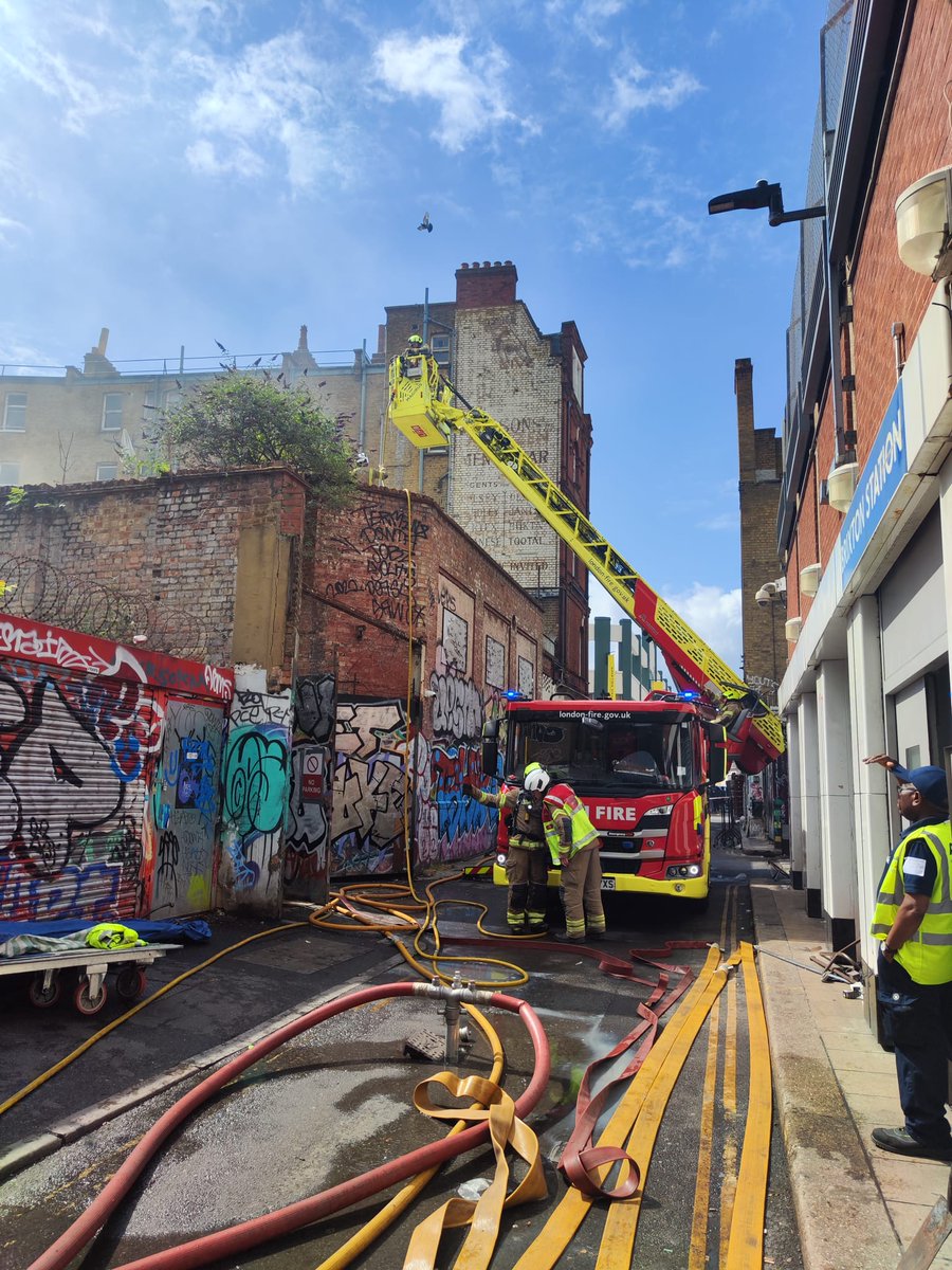 There are now 10 fire engines and around 70 firefighters attending a fire affecting a storage area in #Brixton town centre.

Brixton Tube Station is temporarily closed due to this incident and people are asked to avoid the area.

More info: london-fire.gov.uk/incidents/2025…