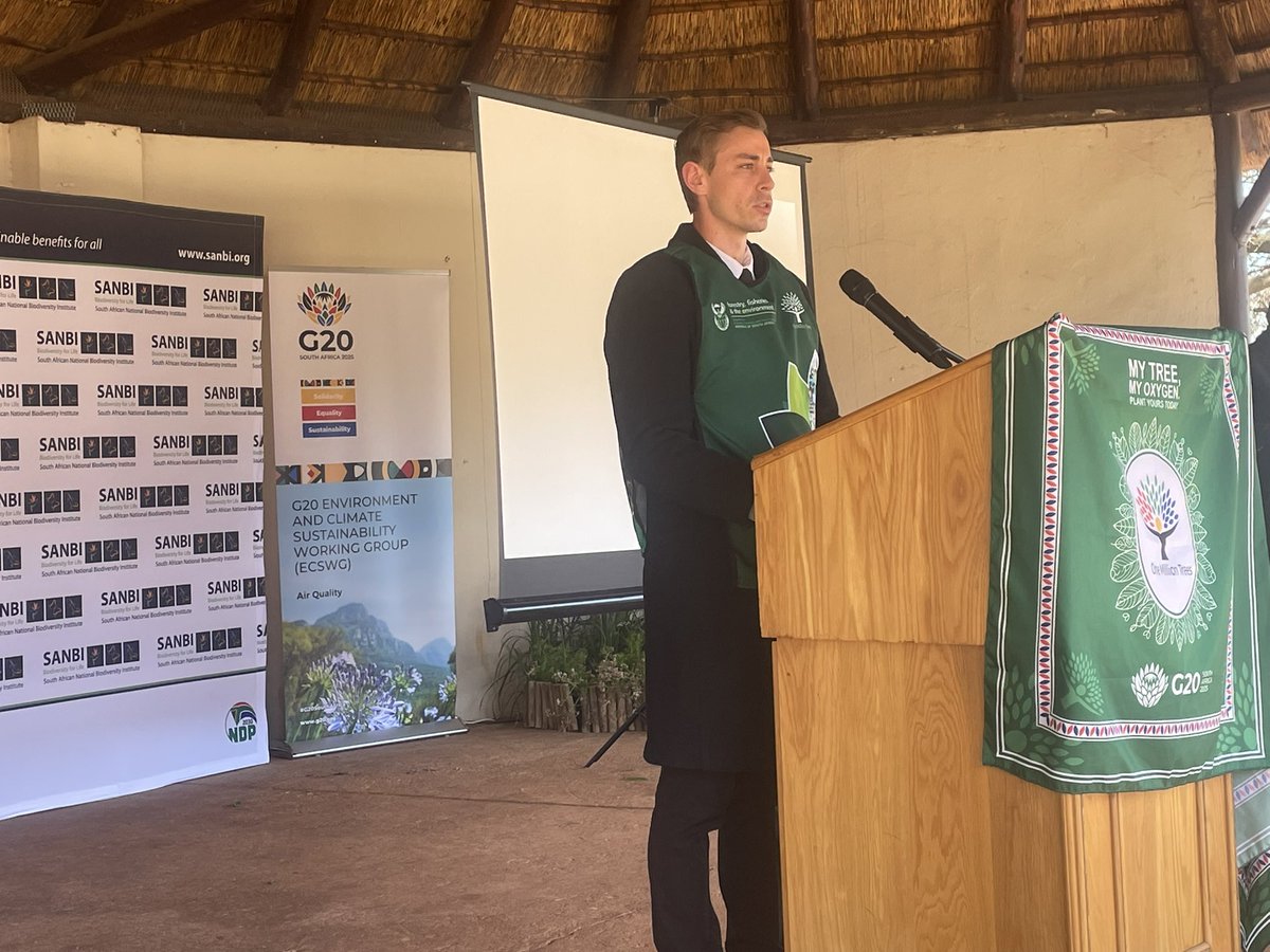 environmentza's tweet image. @GEnviroment Mr Ewan Botha has pledged his support for the  #OneMillionTrees campaign.