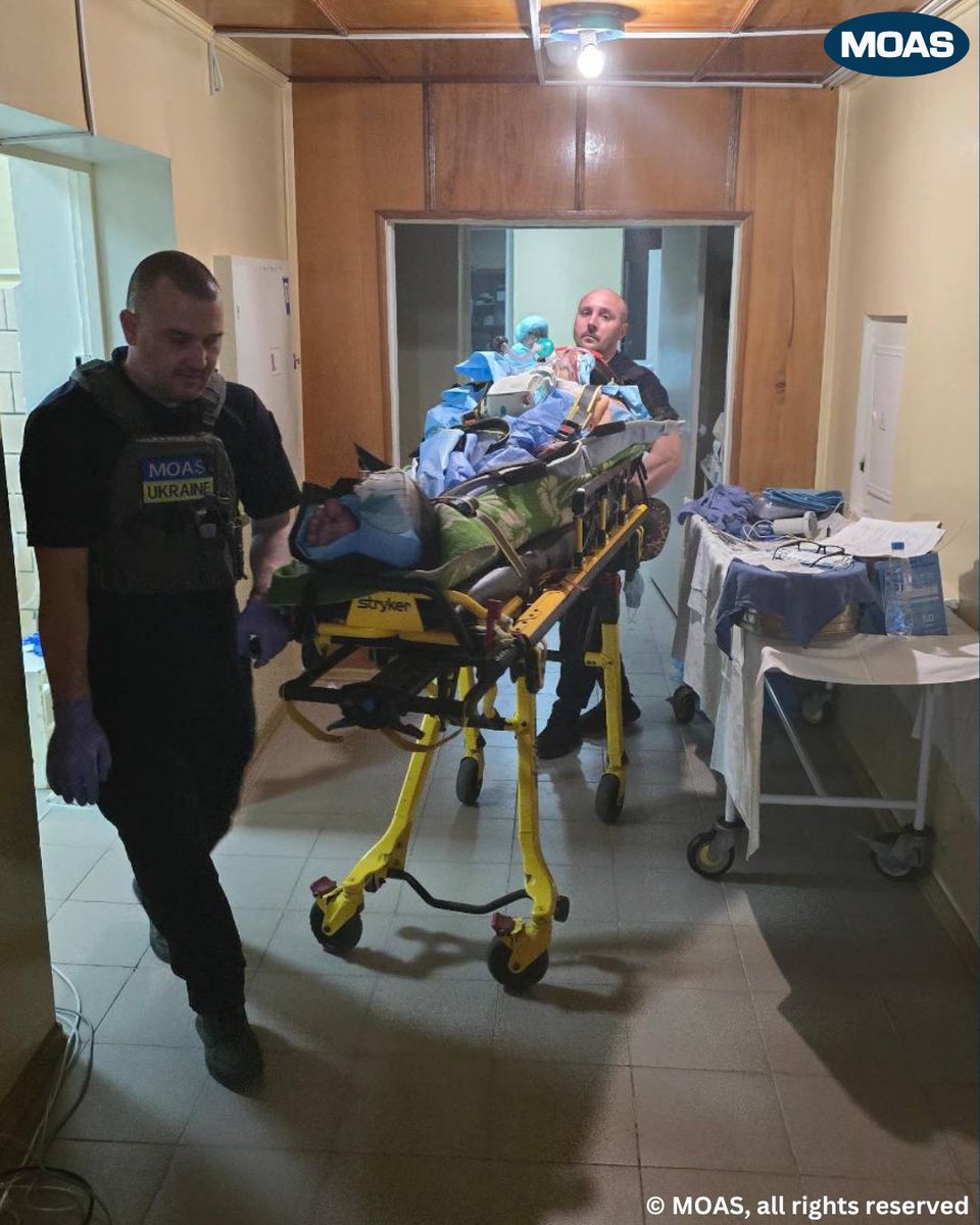 #StoriesFromTheFrontline
A car fleeing bombing near the frontline in Ukraine was hit by a guided aerial bomb. The driver suffered massive internal bleeding and fractures.

MOAS medics and local hospital staff acted fast: emergency surgery, transfusions, intensive care.

Once