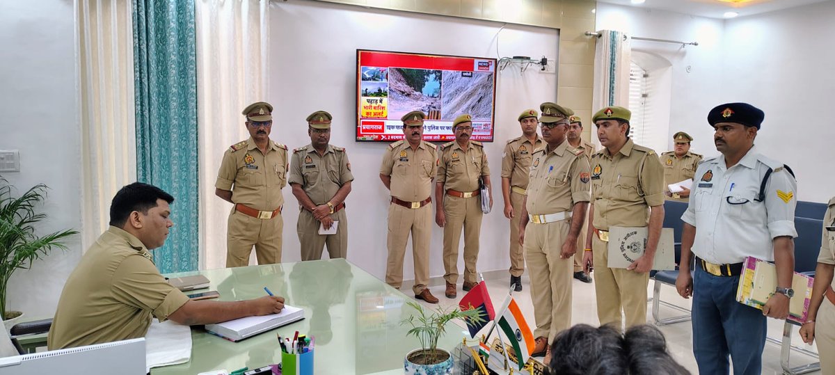 SULTANPUR POLICE (@sultanpurpolice) on Twitter photo рдкреБрд▓рд┐рд╕ рдЕрдзреАрдХреНрд╖рдХ рд╕реБрд▓реНрддрд╛рдирдкреБрд░ <a href="/ipskunwaranupam/">Kunwar Anupam Singh IPS</a> рджреНрд╡рд╛рд░рд╛ P.G.R.U рд╢рд╛рдЦрд╛ рд╡ рдпрд╛рддрд╛рдпрд╛рдд рд╢рд╛рдЦрд╛ рдХреА рд╕рд╛рдкреНрддрд╛рд╣рд┐рдХ рд╕рдореАрдХреНрд╖рд╛ рдХреА рдЧрдпреА,рдЗрд╕ рджреМрд░рд╛рди рдорд╣реЛрджрдп рджреНрд╡рд╛рд░рд╛ рдХрд╛рд░реНрдпрд╛рд▓рдпреЛрдВ рдХреА рдХрд╛рд░реНрдпрдкреНрд░рдгрд╛рд▓реА, рджрд╕реНрддрд╛рд╡реЗрдЬреЛрдВ рдХреЗ рд░рдЦрд░рдЦрд╛рд╡ рдХрд╛ рдЬрд╛рдпрдЬрд╛ рд▓рд┐рдпрд╛ рдЧрдпрд╛ред рдорд╣реЛрджрдп рджреНрд╡рд╛рд░рд╛ рдХрд╛рд░реНрдпрд╛рд▓рдпреЛ рдХреЗ рдЕрдзрд┐0/рдХрд░реНрдо0 рдХреЛ рдЖрд╡рд╢реНрдпрдХ рджрд┐рд╢рд╛ рдирд┐рд░реНрджреЗрд╢ рджрд┐рдПред #UPPolice рдкреБрд▓рд┐рд╕ рдЕрдзреАрдХреНрд╖рдХ рд╕реБрд▓реНрддрд╛рдирдкреБрд░ <a href="/ipskunwaranupam/">Kunwar Anupam Singh IPS</a> рджреНрд╡рд╛рд░рд╛ P.G.R.U рд╢рд╛рдЦрд╛ рд╡ рдпрд╛рддрд╛рдпрд╛рдд рд╢рд╛рдЦрд╛ рдХреА рд╕рд╛рдкреНрддрд╛рд╣рд┐рдХ рд╕рдореАрдХреНрд╖рд╛ рдХреА рдЧрдпреА,рдЗрд╕ рджреМрд░рд╛рди рдорд╣реЛрджрдп рджреНрд╡рд╛рд░рд╛ рдХрд╛рд░реНрдпрд╛рд▓рдпреЛрдВ рдХреА рдХрд╛рд░реНрдпрдкреНрд░рдгрд╛рд▓реА, рджрд╕реНрддрд╛рд╡реЗрдЬреЛрдВ рдХреЗ рд░рдЦрд░рдЦрд╛рд╡ рдХрд╛ рдЬрд╛рдпрдЬрд╛ рд▓рд┐рдпрд╛ рдЧрдпрд╛ред рдорд╣реЛрджрдп рджреНрд╡рд╛рд░рд╛ рдХрд╛рд░реНрдпрд╛рд▓рдпреЛ рдХреЗ рдЕрдзрд┐0/рдХрд░реНрдо0 рдХреЛ рдЖрд╡рд╢реНрдпрдХ рджрд┐рд╢рд╛ рдирд┐рд░реНрджреЗрд╢ рджрд┐рдПред #UPPolice