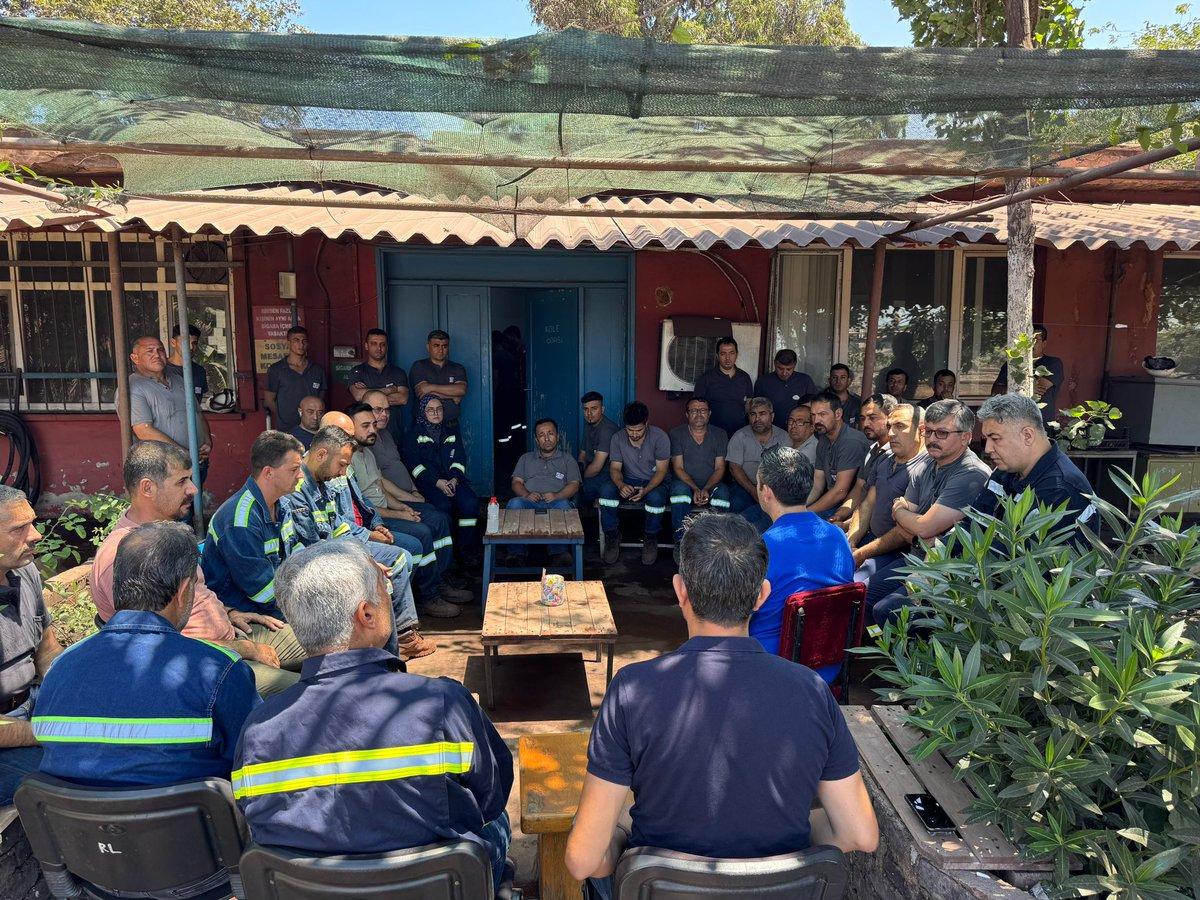 Şube yönetim kurulumuz ile birlikte İsdemir Enerji Tesisleri müdürlüğü ve Sinter müdürlüğünde çalışan üyelerimizi ziyaret ederek ,çay sohbetinde toplu iş sözleşmesi ile alakalı bilgilendirme yaptık.