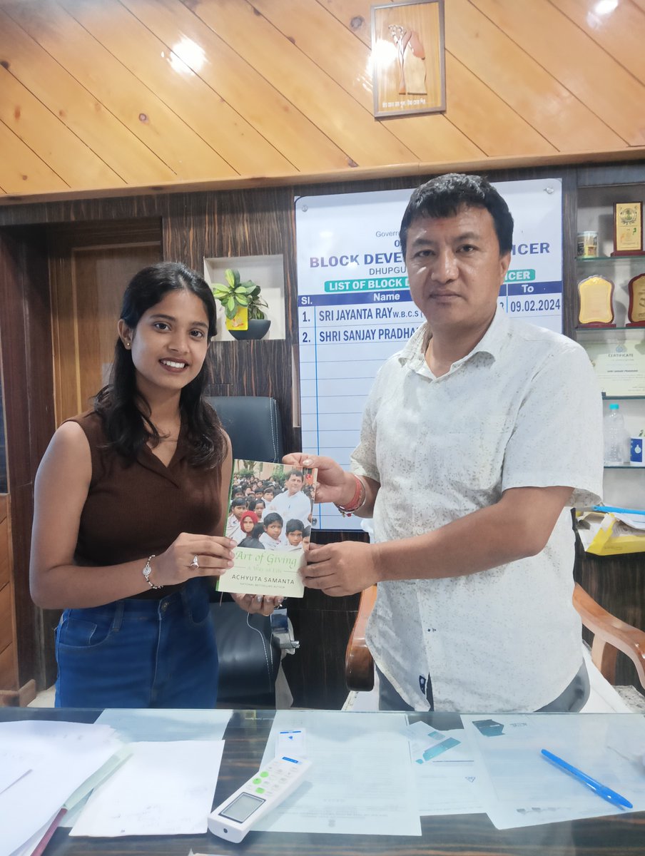 Thankful to Shri Sanjay Pradhan, BDO of Dhupguri Block, for embracing the Art of Giving philosophy with an open heart.

Your reflections on the book and the vision of Dr. Achyuta Samanta encourage us to continue this journey of kindness and selfless giving.

#ArtofGiving