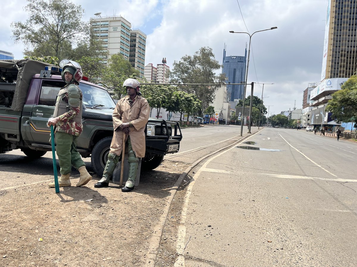 Ian_Wafula's tweet image. Spot check: Only police spotted in the CBD. An officer just said to me “no news today.” @BBCAfrica 

A deserted Kenyatta Avenue.