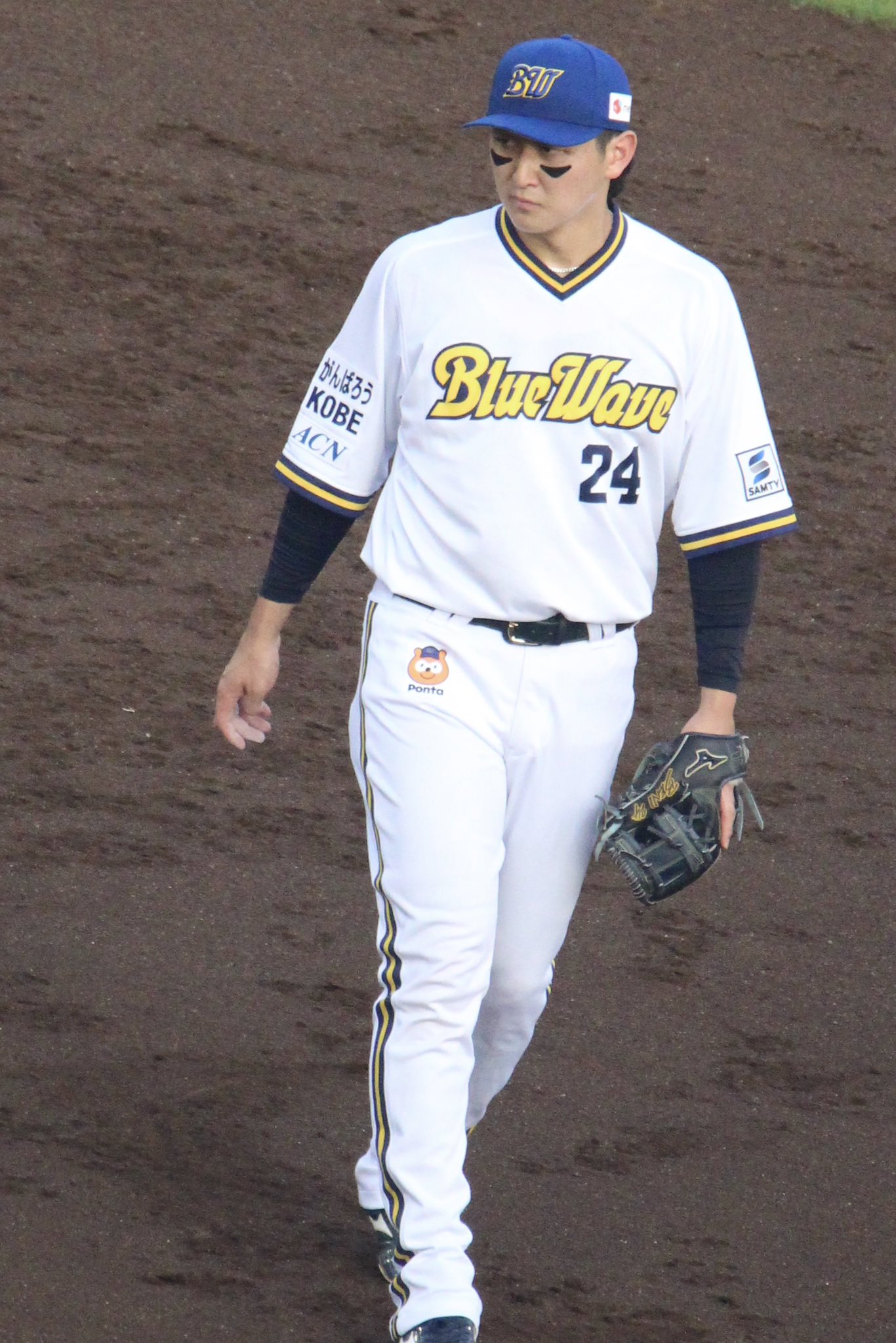 BUFFALOESサードユニ 紅林弘太郎 オリックスバファローズの勝紺サードユニホームへ紅林弘太郎選手