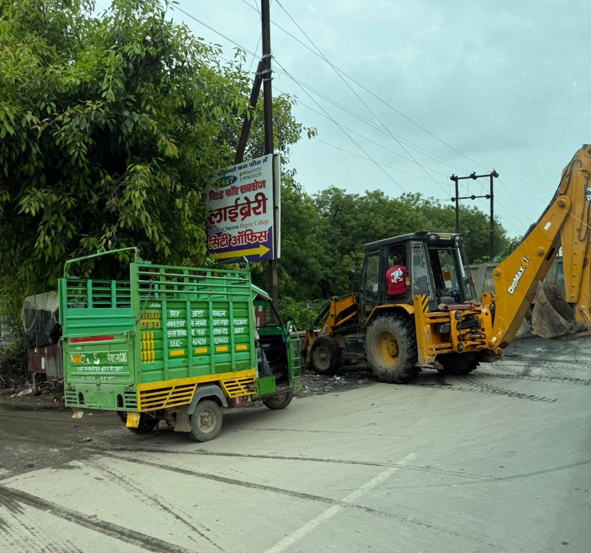 YTKDIndia's tweet photo. Power of Social Media 💥

After public outrage online, Agra administration finally wakes up and takes action. #YehThikKarKeDikhao

This is the power of people speaking up. ✊ https://t.co/v9tn0uuqSJ