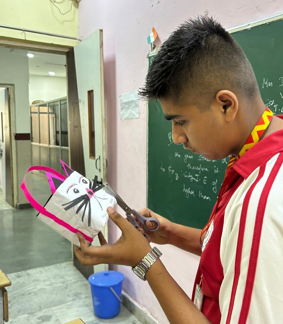 sapience_school's tweet photo. Young eco-champions at Sapience turned waste into wonders this Saturday! ♻️💡
From bird feeders to recycled flower pots — crafting with care for nature. 🌍💚
#EnvironmentalWeek #EcoFriendlyKids #SapienceSchool #ReduceReuseRecycle https://t.co/EPyZbzt6uM