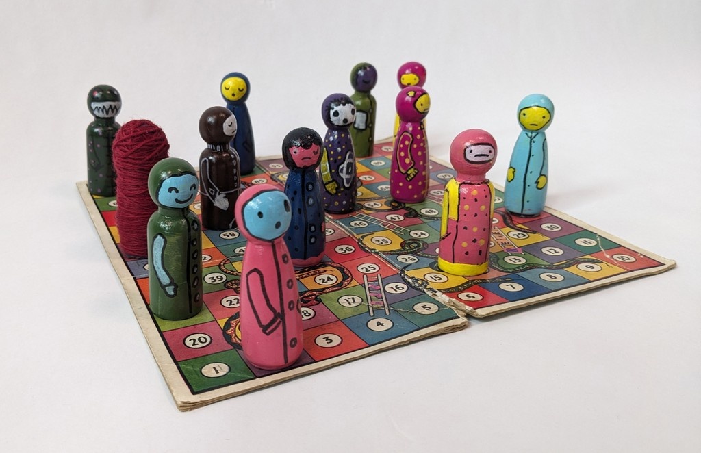 🎨 Another #ArtTherapistArt by trainee Martin Hyde, a trainee from the University of Derby 

'Snakes and Ladders'  | vintage snakes and ladders board, hand-painted wooden peg dolls, collage | 2025 

🔗 Find out how to share your artwork with us: baat.org/galleries/abou…