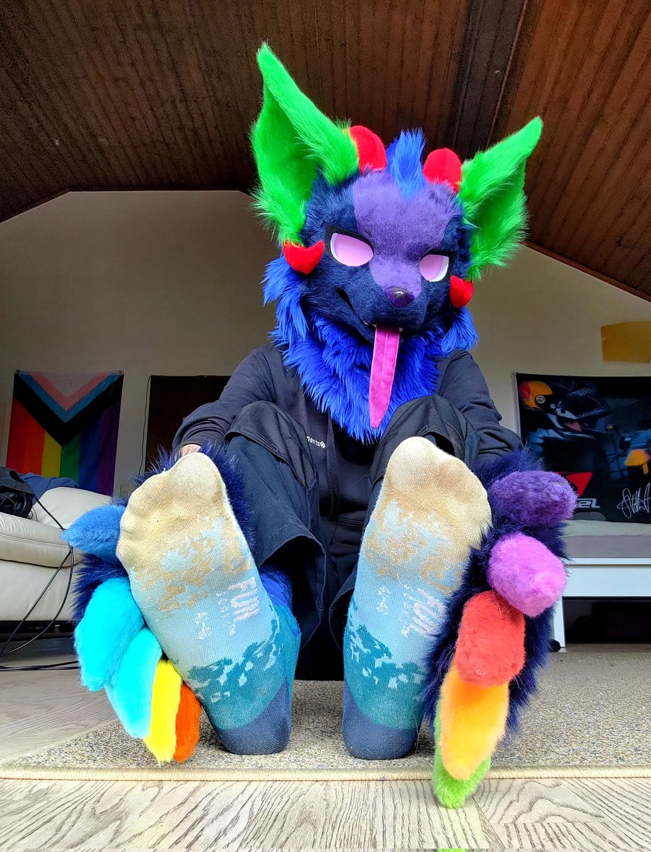 pawsfromdisco's tweet photo. Another day at work, another pair of sweaty socks :P
Come on, dig in :3
(Also whoa, disco Fursuit!) https://t.co/xJz8lFxOmJ