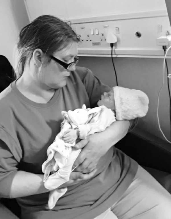 Amie35140993451's tweet photo. https://t.co/wLjSjtvT8y
Amelia-Rae’s came into the world sleeping 💔 having access to a cold cot, giving her family precious hours to make memories, and say good bye.  not all hospitals have a cold cot, and we are trying to raise funds to donate one to our local hospital https://t.co/z7YQxbwzwA