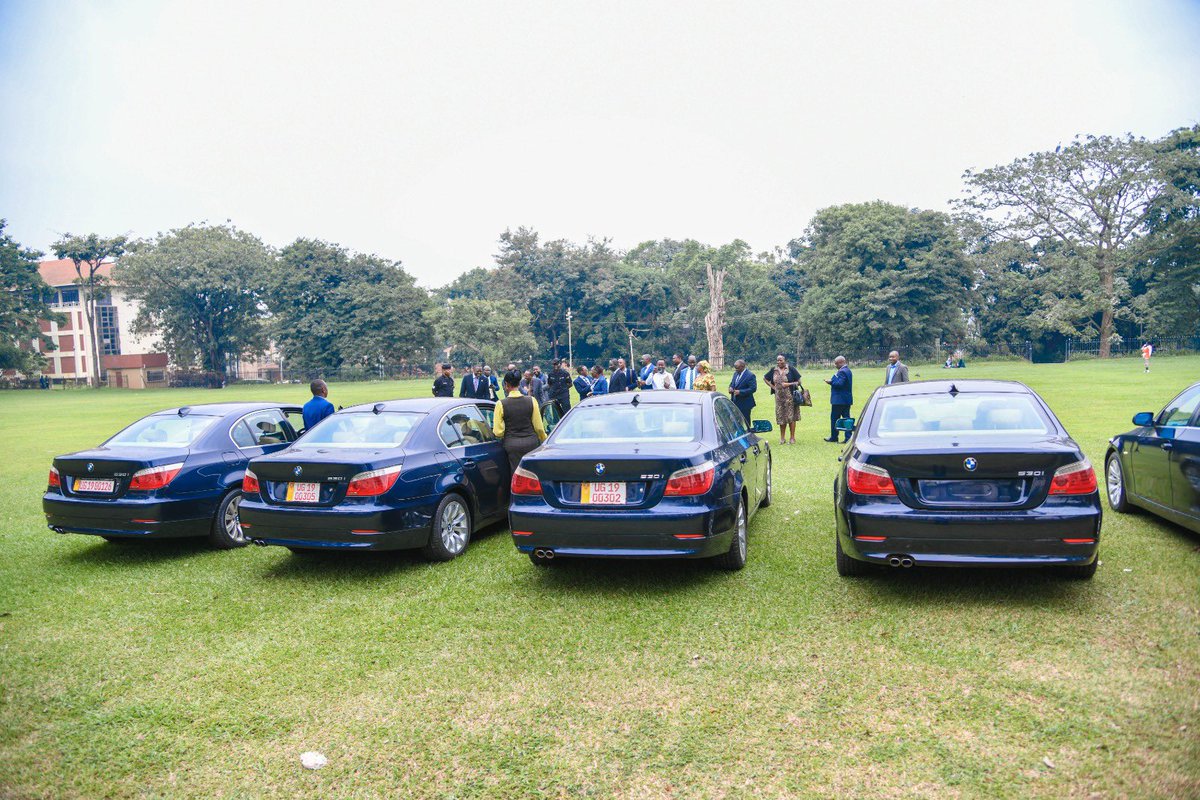 ProfNawangwe's tweet photo. This morning we have handed over 5 limousines to some units of the University to ease the challenges they face with management of protocol for important visitors to the University. I thank the Ministry of Foreign Affairs for the allocation of the vehicles and the Ministry of Works and Transport for facilitating the transfer of the vehicles to the University.