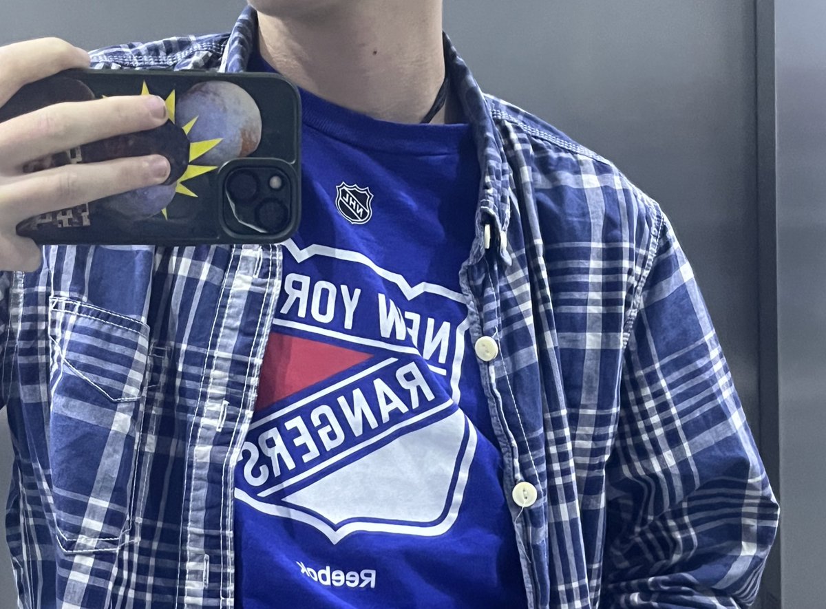 50% of rdc was taking photos in the lift PACKING MY BAG NOW