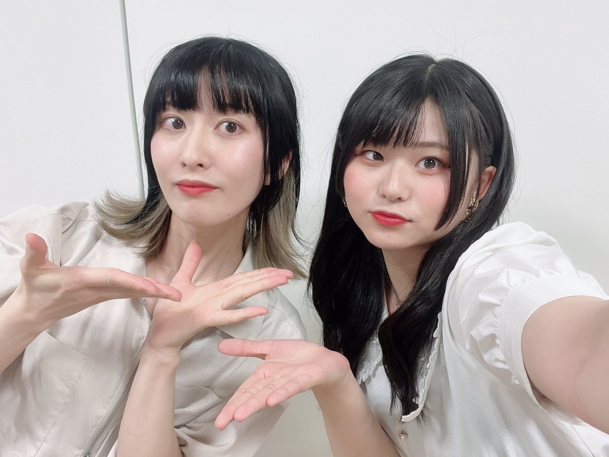 今日もお疲れ様でしたᐢ ܸ.  ̫ .ܸ ᐢ🎀
みんなはどんな1日を過ごしましたか❔

弥福は次回出演作 #エルムペトリコール の顔合わせに行ってまいりました🐰❕
お久しぶりな小笠原さん（と加島さん）❕

ここまで可愛いに振り切るのは初かも。笑

⬇️チケット予約
🔗shibai-engine.net/prism/pc/webfo…
※B班のみ出演