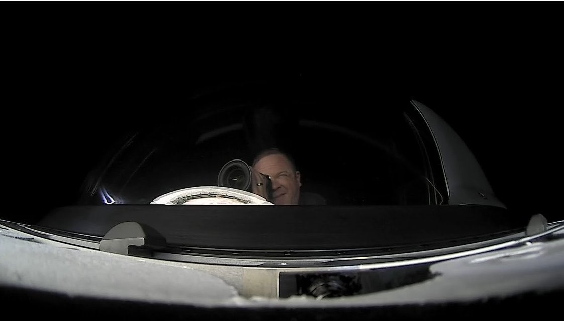 DrSianProctor's tweet image. Got lots of amazing photos from my time in space but the one photo I’ve always been sad that wasn’t taken was me in the SpaceX Cupola. @SpaceX released photos of all my other crew members but not one of me. I’ve asked for it with no response so I’m thinking it was never taken. 😭
