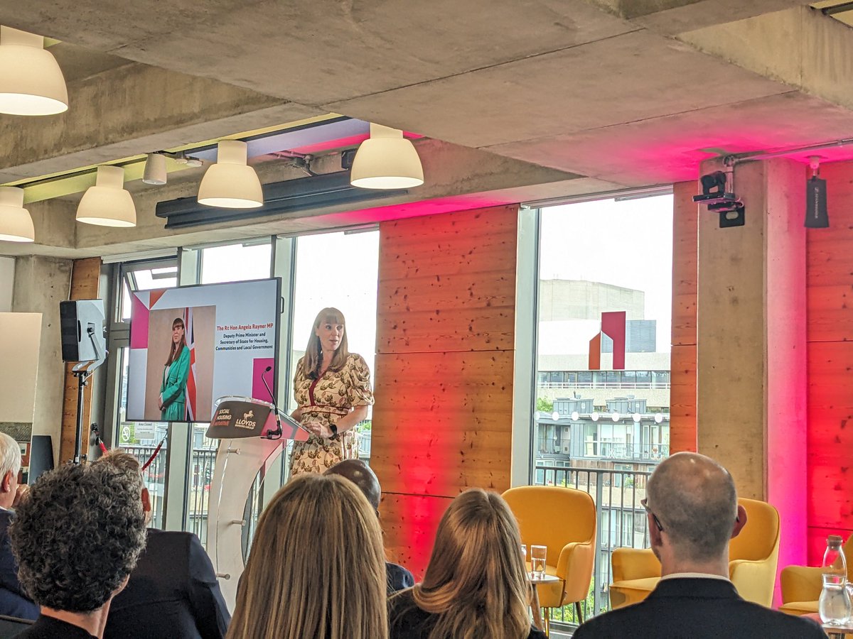 Sarah Williams tweet media