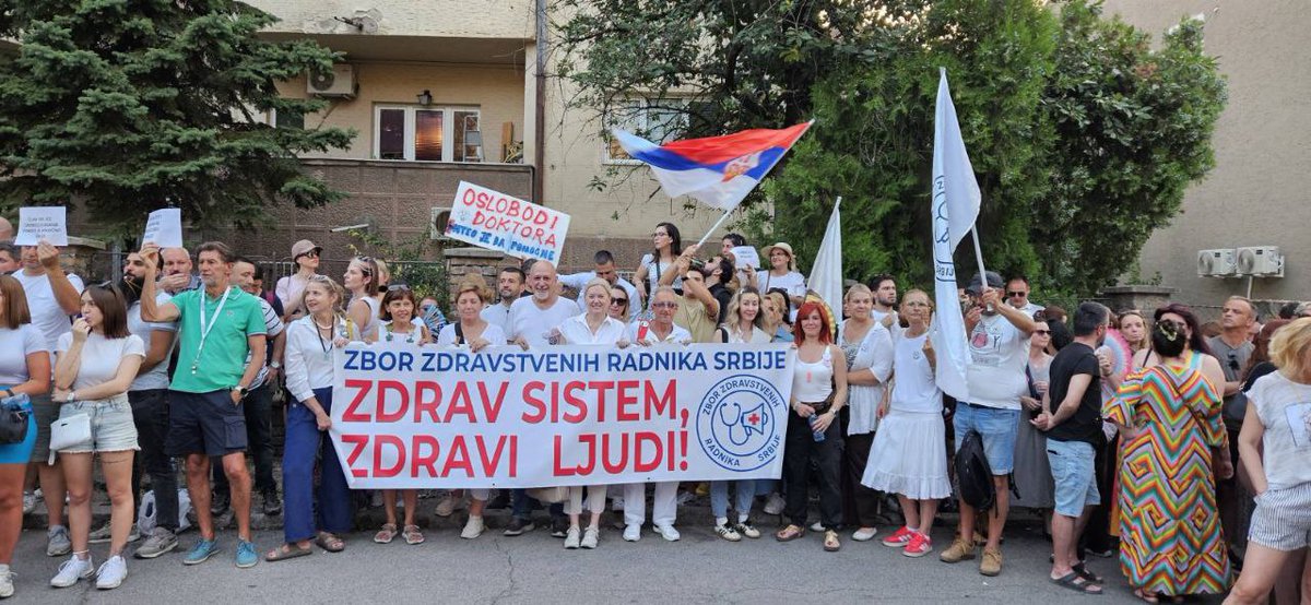 PUŠTEN JE!
Dr Vlada Stefanović danas je konačno pušten iz pritvora! Naša zajednička borba – advokata, porodice, Zbora zdravstvenih radnika Srbije, studenata i svih vas koji ste protestovali ispred Centralnog zatvora – donela je pobedu!
Pravda za dr Vladu! ✊
<a href="/Blokada_Mfub/">MFUBlokadi</a>