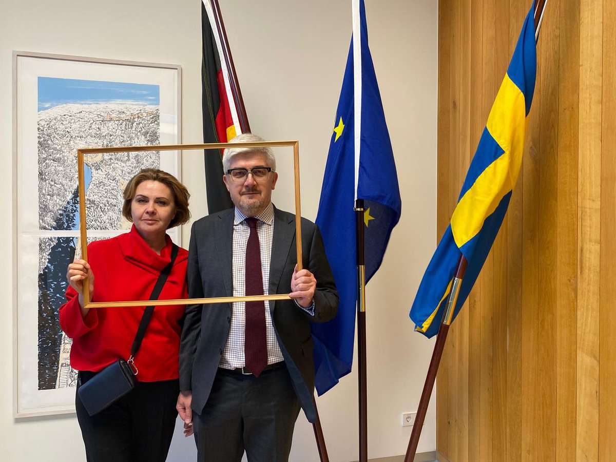 TyskaAmbassaden's tweet image. Efter fyra år i Stockholm tog ambassadörsparet @GermanAmbSWE Christina Beinhoff & Joachim Bertele farväl av vänner och samarbetspartner från politik, militär, kultur, näringsliv och den tyska communityn. Tack för det goda samarbetet under åren. 🇩🇪🤝🇸🇪