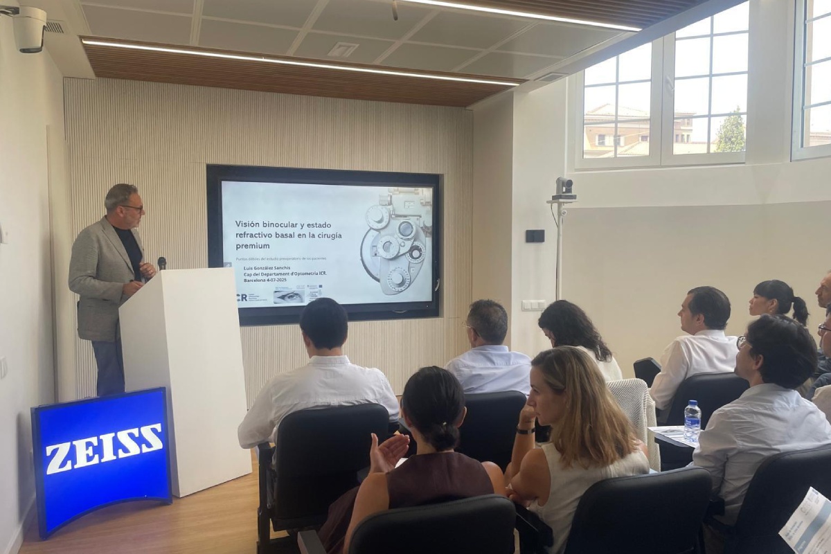 ICR (@icrcat) on Twitter photo El passat 04/07 el Lluís González, Cap del Departament d'Optometria de l'ICR, va presentar 🎙️ una ponència al curs "Camino a la Visión Premium en el 2025", organitzat per #Zeiss, la <a href="/UniBarcelona/">Universitat de Barcelona</a> i el Clinic Eye Training Center. El passat 04/07 el Lluís González, Cap del Departament d'Optometria de l'ICR, va presentar 🎙️ una ponència al curs "Camino a la Visión Premium en el 2025", organitzat per #Zeiss, la <a href="/UniBarcelona/">Universitat de Barcelona</a> i el Clinic Eye Training Center.