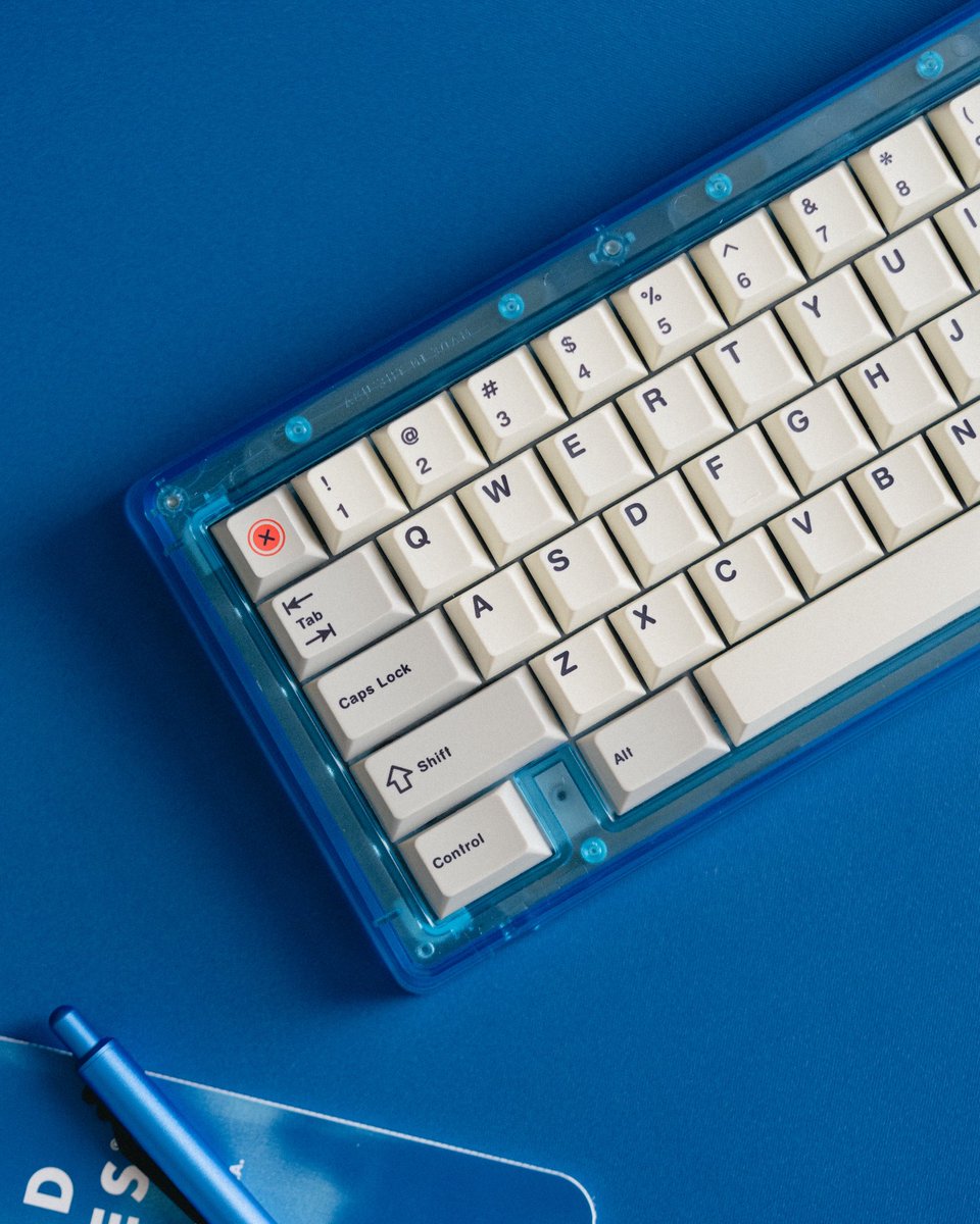 We’ve got a bad case of the Monday Blues 🌊

Hyperbeam Bauer Lite + MW Retro Lights + Ocean Deskpad 🌊